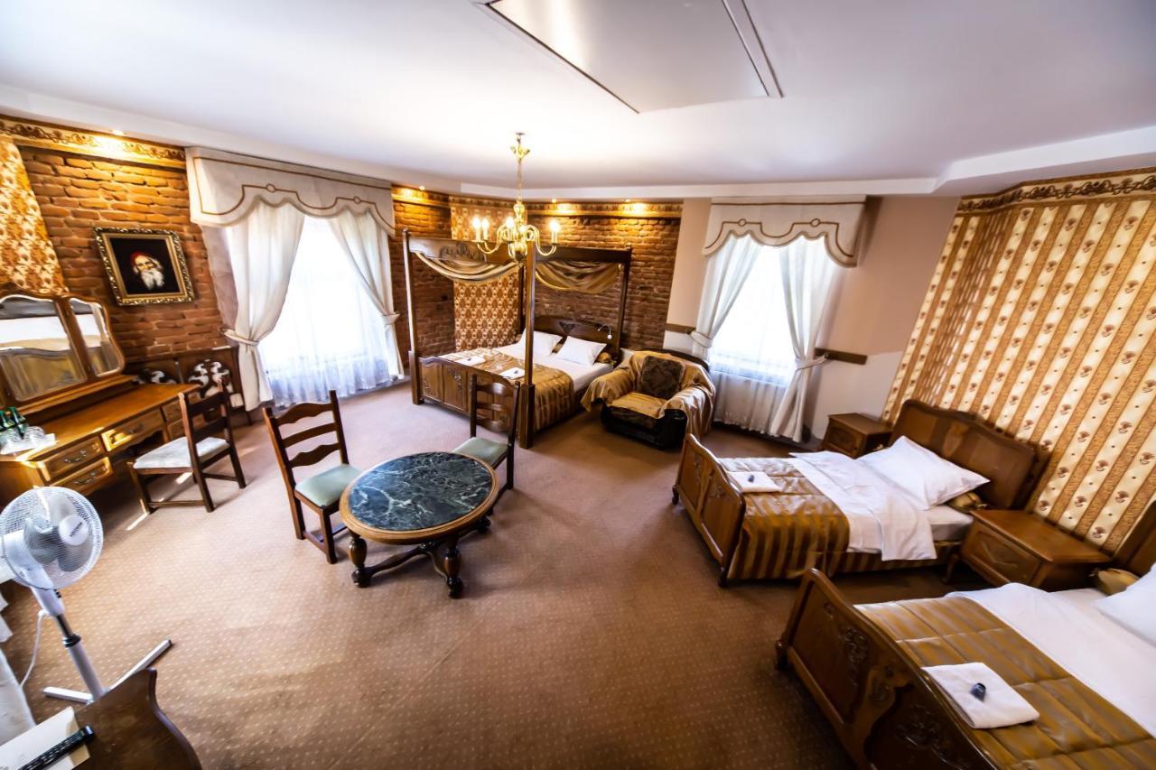 Dwor Boratyn Bed and Breakfast Eksteriør billede